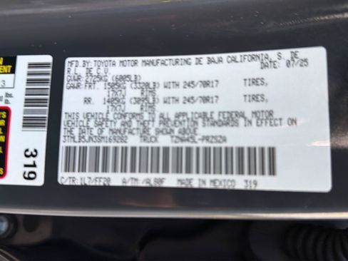 Certified 2025 Toyota Tacoma SR5 AWD/4WD image 40