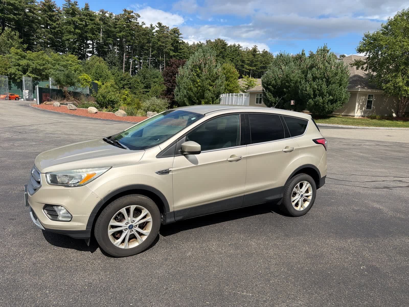 Used 2017 Ford Escape SE AWD/4WD image 1