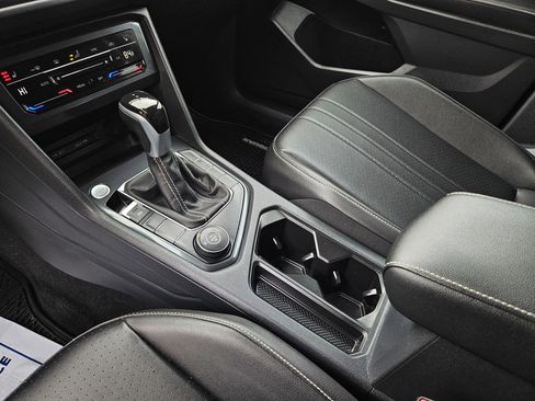 Used 2022 Volkswagen Tiguan SE image 13