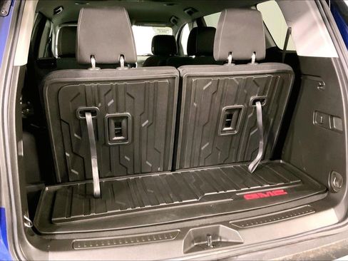 Used 2023 GMC Acadia SLE w/ Driver Convenience Package image 4