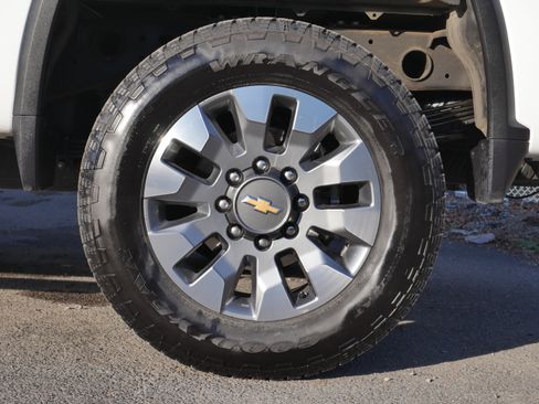 Used 2024 Chevrolet Silverado 2500 Custom w/ Custom Value Package image 18