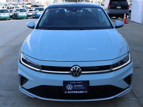 Used 2025 Volkswagen Jetta SE w/ Sunroof Package FWD image 2