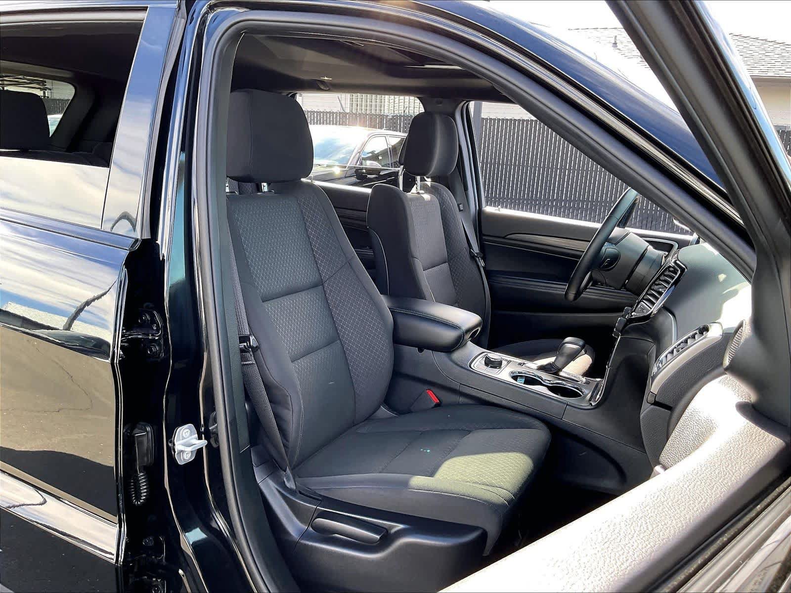 Used 2019 Jeep Grand Cherokee Laredo AWD/4WD image 10