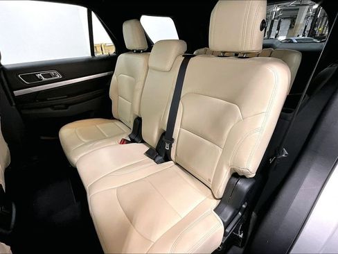 Used 2019 Ford Explorer XLT FWD image 31