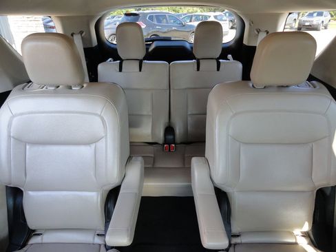 Used 2020 Ford Explorer XLT w/ Equipment Group 202A image 13