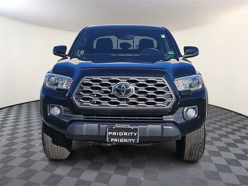 Used 2022 Toyota Tacoma TRD Off-Road image 2
