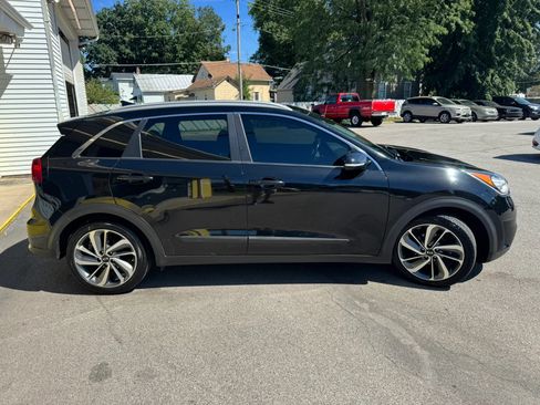 Used 2019 Kia Niro Touring FWD image 9