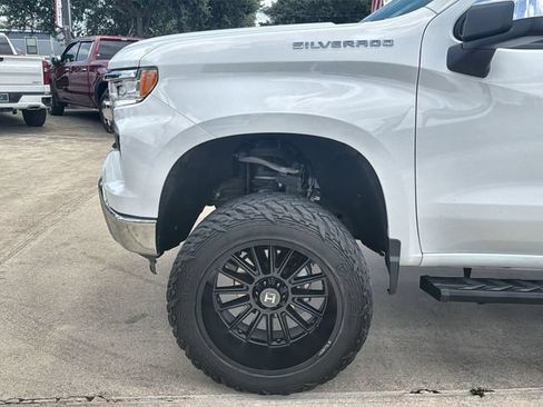 Used 2023 Chevrolet Silverado 1500 LT AWD/4WD image 32
