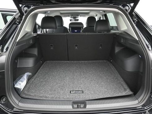 New 2026 Volkswagen Tiguan SE AWD/4WD image 12