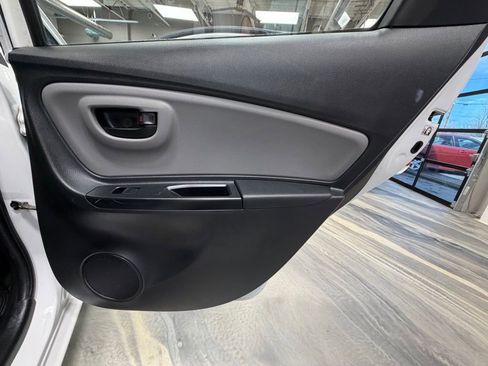 Used 2017 Toyota Yaris L FWD image 38