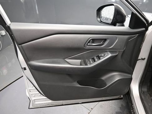 Used 2024 Nissan Rogue S FWD image 14