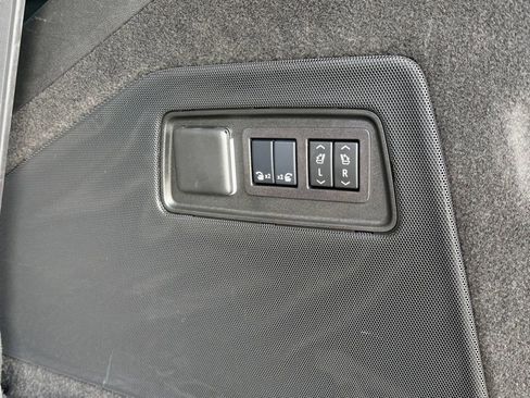 Used 2024 Cadillac Escalade Premium Luxury Platinum RWD image 32