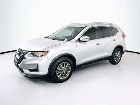 Used 2017 Nissan Rogue SV w/ SV Premium Package FWD image 3