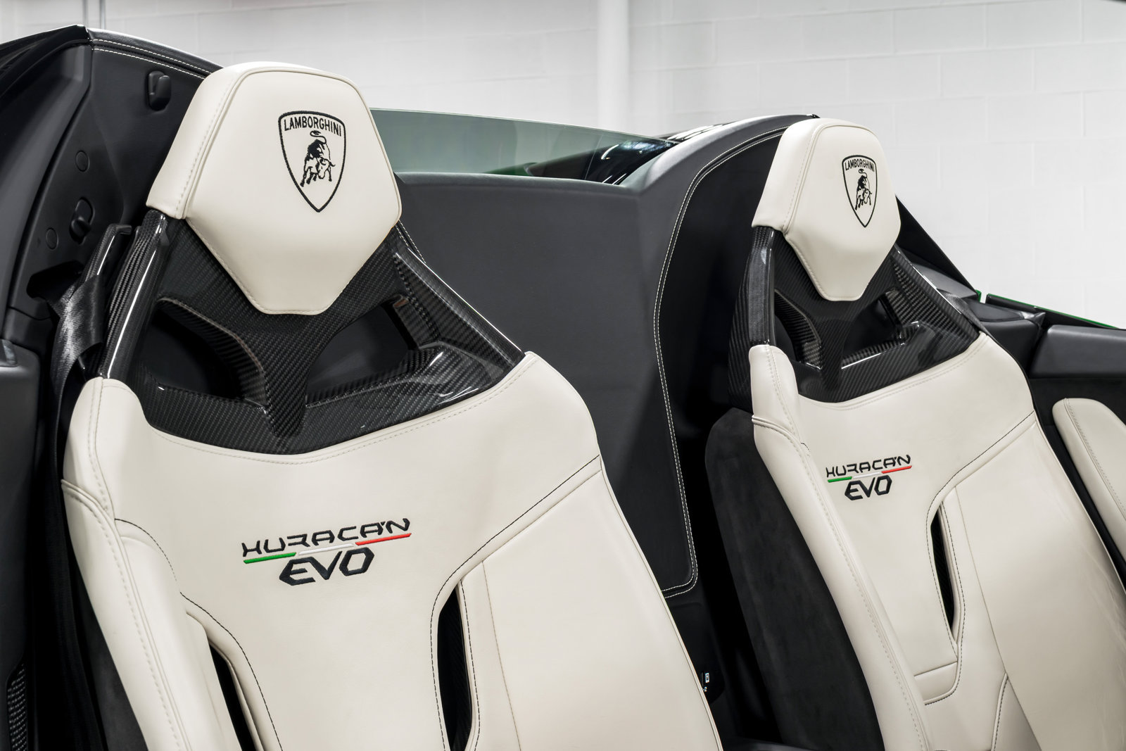 Used 2022 Lamborghini Huracan EVO RWD image 33