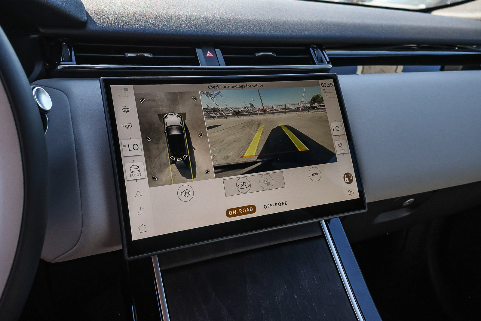 New 2026 Land Rover Range Rover Velar S AWD/4WD image 32