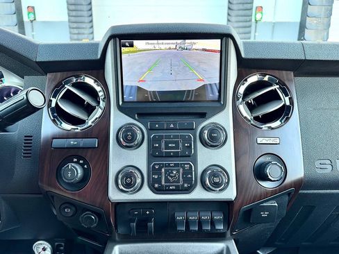 Used 2016 Ford F250 Lariat w/ Lariat Ultimate Package AWD/4WD image 12