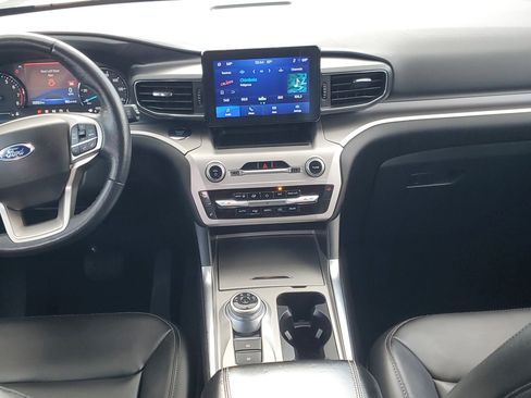 Used 2022 Ford Explorer XLT w/ Equipment Group 202A image 17