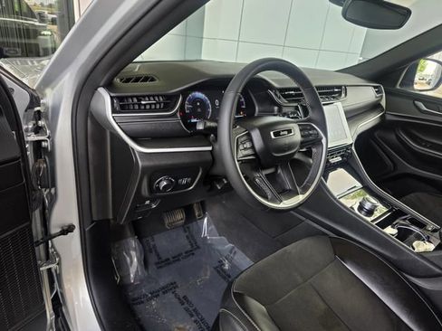 Used 2023 Jeep Grand Cherokee L Laredo AWD/4WD image 24