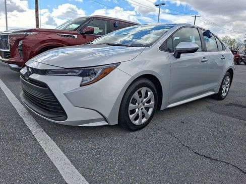 Used 2024 Toyota Corolla LE image 3