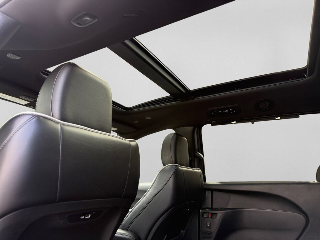 Certified 2025 Chrysler Pacifica Limited FWD image 13