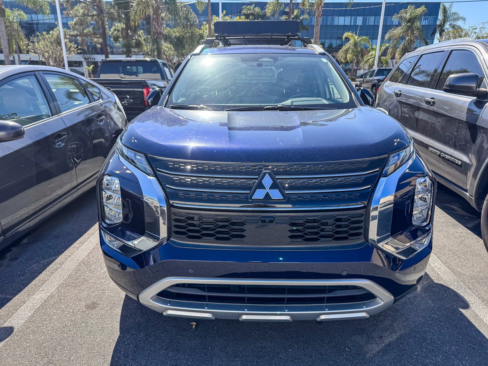 Used 2023 Mitsubishi Outlander SE AWD/4WD image 2