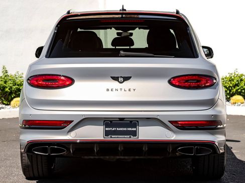 Certified 2025 Bentley Bentayga AWD/4WD image 8