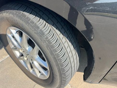 Used 2023 Chrysler Pacifica Touring-L FWD image 5