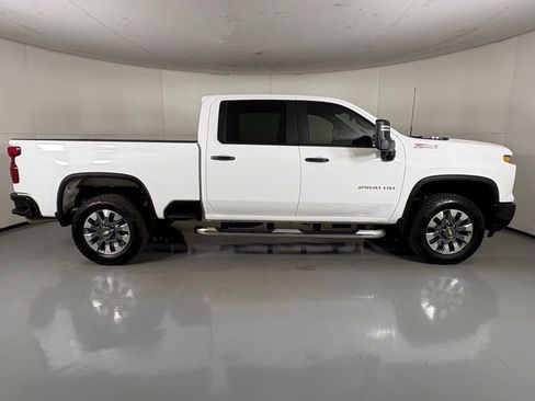 Used 2025 Chevrolet Silverado 2500 Custom w/ Custom Value Package image 11