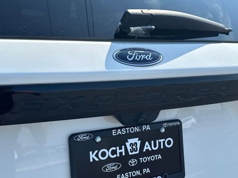 Used 2023 Ford Explorer ST-Line AWD/4WD image 18