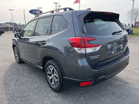 Used 2023 Subaru Forester Premium image 7