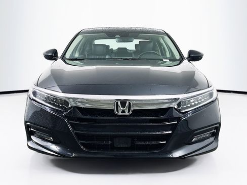 Used 2018 Honda Accord Touring image 2