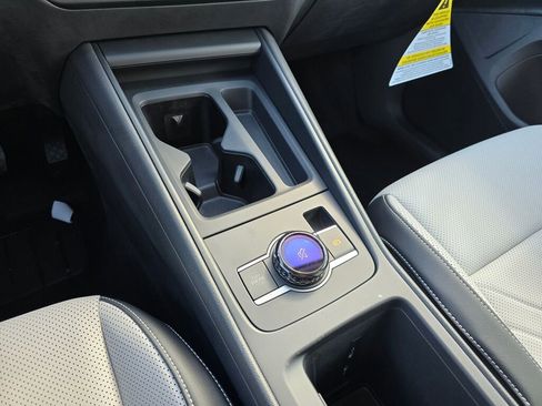 New 2025 Volkswagen Tiguan SE image 23