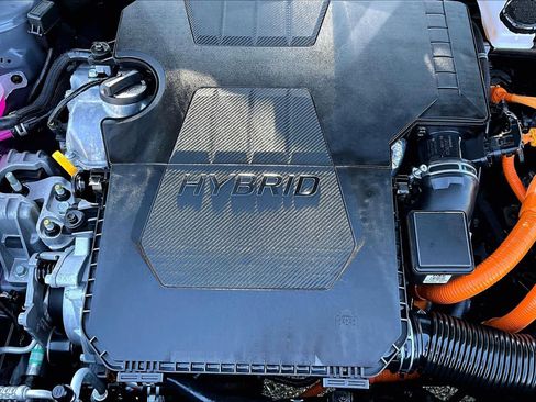 Used 2025 Hyundai Elantra Hybrid FWD image 32