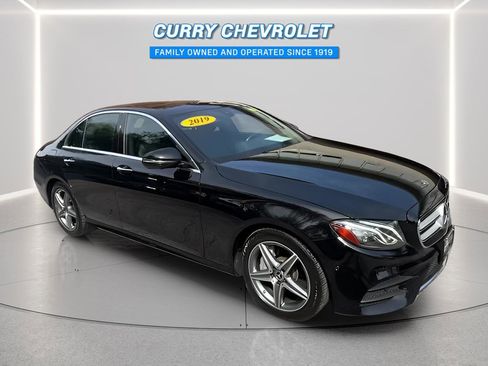 Used 2019 Mercedes-Benz E 300 4MATIC image 1
