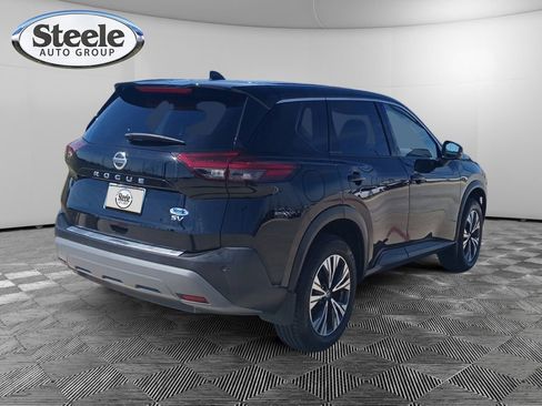 Used 2021 Nissan Rogue SV image 5