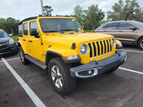 Used 2021 Jeep Wrangler Unlimited Sahara image 2