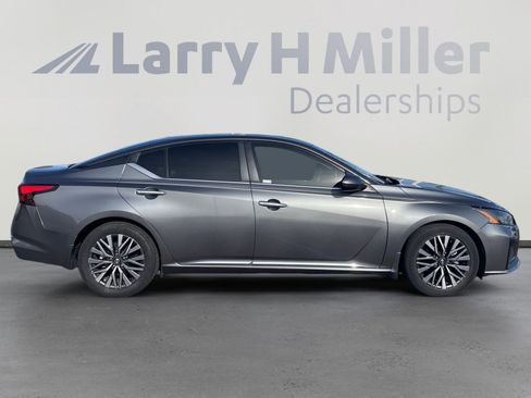 Used 2023 Nissan Altima 2.5 SV w/ SV Premium Package image 6