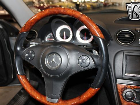 Used 2011 Mercedes-Benz SL 550 image 22
