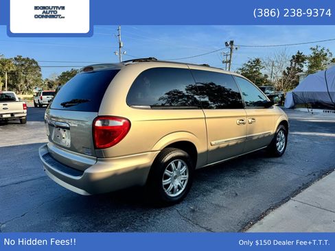 Used 2007 Chrysler Town & Country Touring image 5