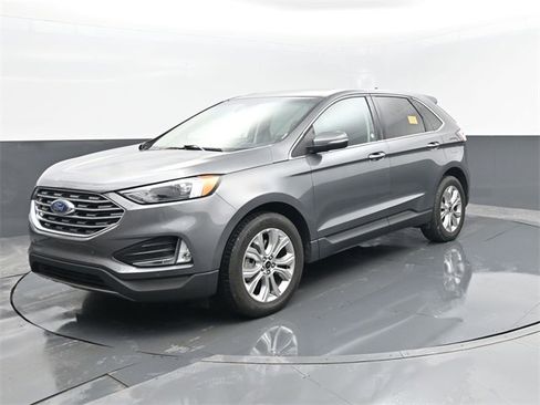 Used 2024 Ford Edge Titanium image 2