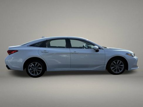 Used 2022 Toyota Avalon XLE w/ Moonroof Package image 6