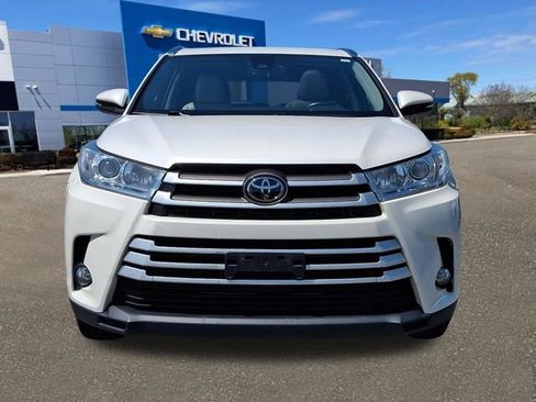 Used 2019 Toyota Highlander XLE FWD image 22