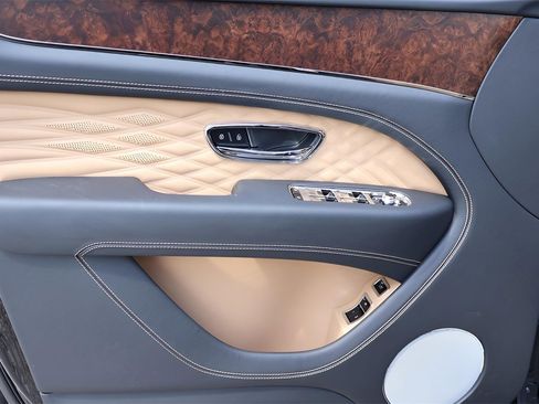 New 2025 Bentley Bentayga image 11