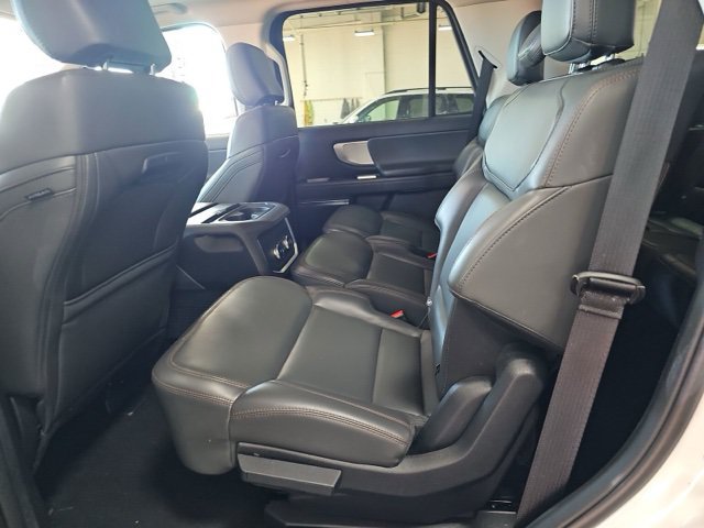 Used 2025 Ford Expedition Active AWD/4WD image 16