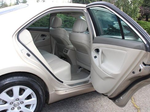 Used 2009 Toyota Camry Hybrid FWD image 6