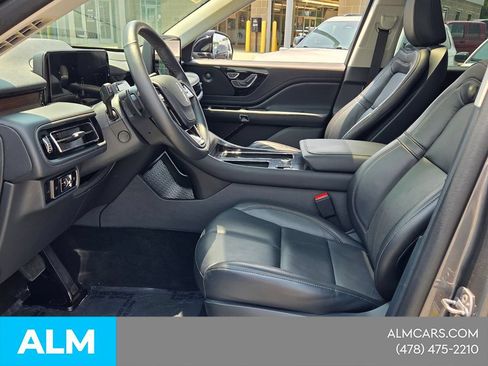 Used 2025 Lincoln Aviator Reserve AWD/4WD image 5