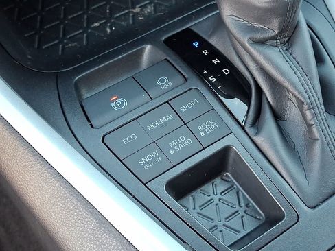 Certified 2025 Toyota RAV4 XLE AWD/4WD image 28