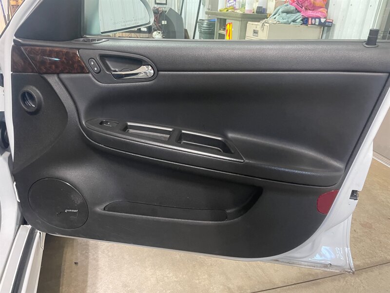 Used 2013 Chevrolet Impala LTZ FWD image 20
