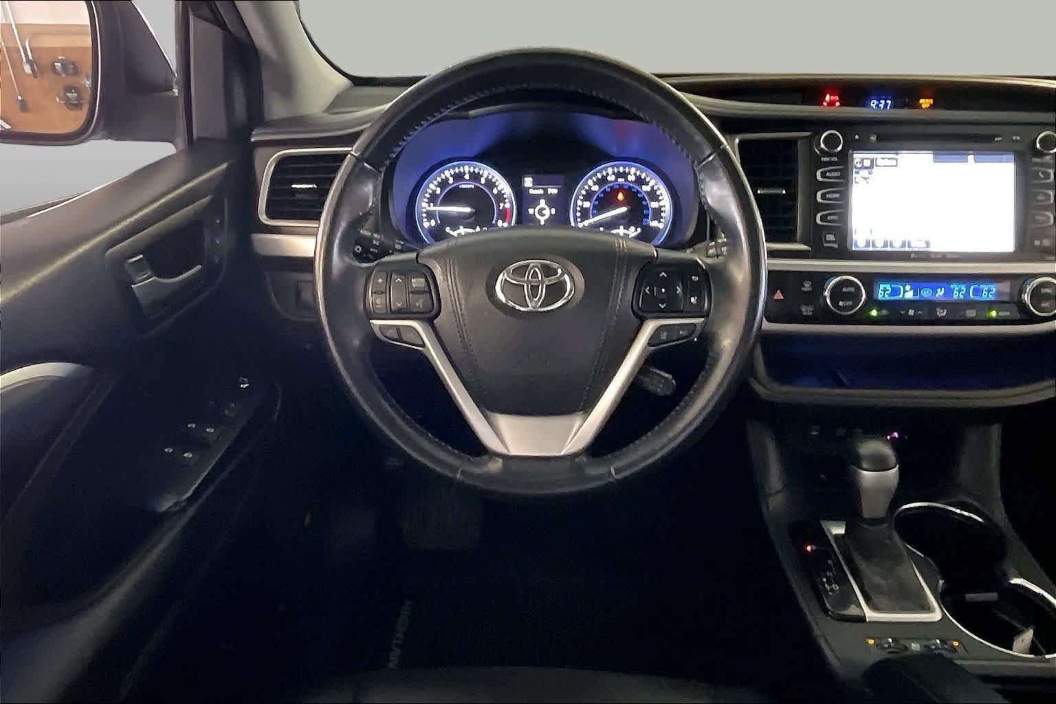 Used 2017 Toyota Highlander Limited AWD/4WD image 5