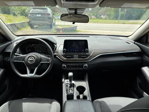 Used 2025 Nissan Altima 2.5 SV FWD image 28